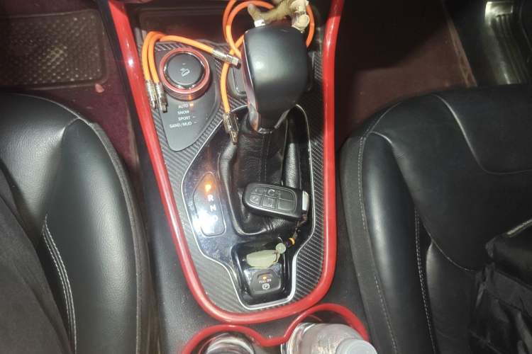 Used Jeep Cherokee 2019 2.0T Four-Wheel Drive Explorer Edition China V Gear Lever