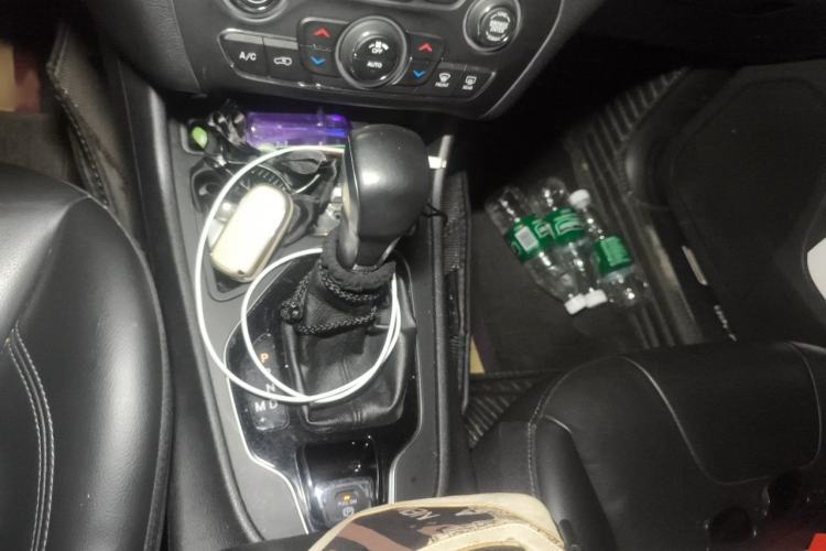 Used Jeep Cherokee 2019 2.0T Two-Wheel Drive Smart Enjoyment Version China V Gear Lever
