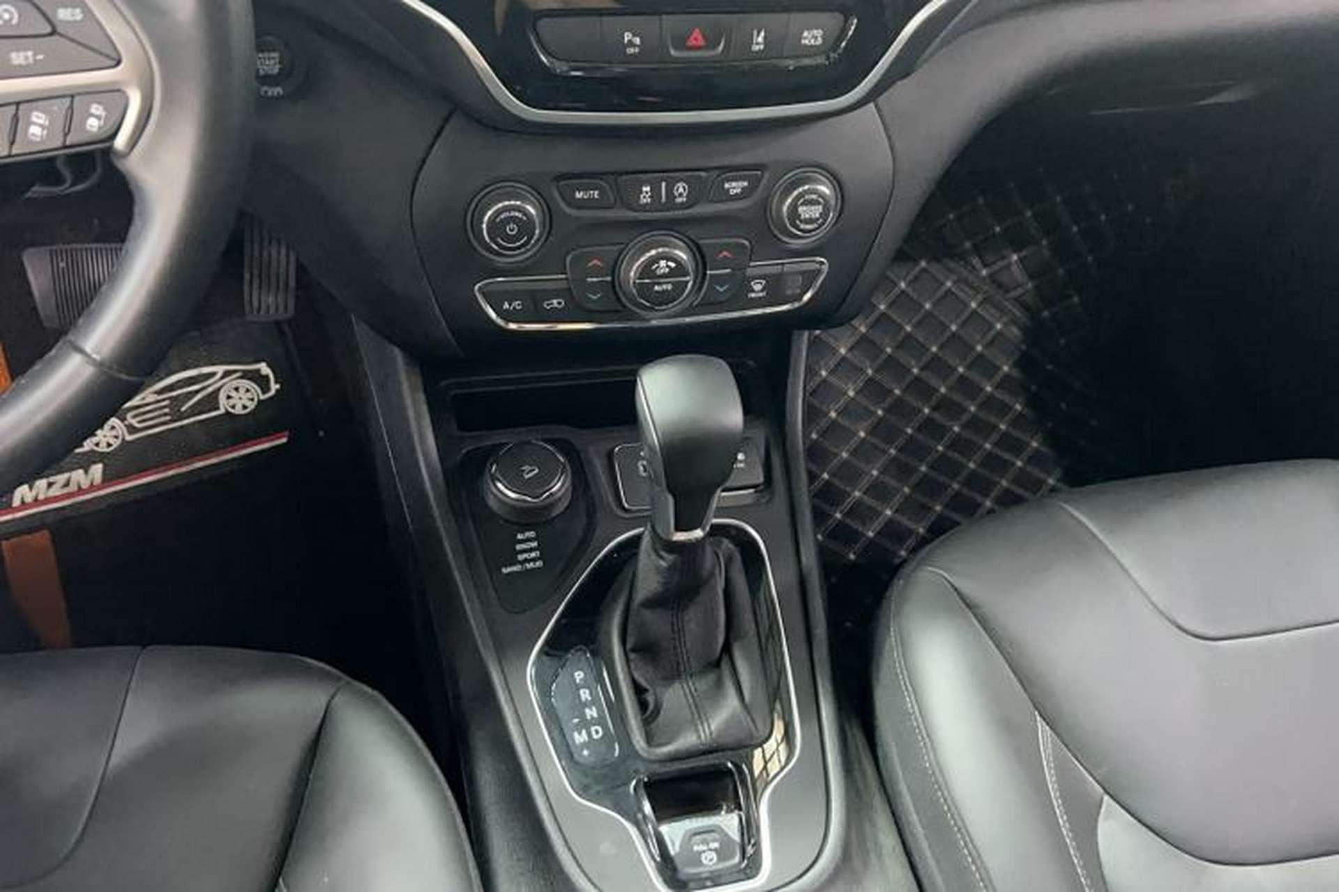 Used Jeep Cherokee 2019 2.0T Four-Wheel Drive Exploration Edition + Autonomous Driving Smart Package China V Gear Lever