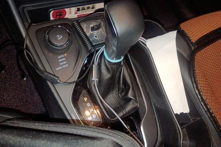 Used Jeep Cherokee 2019 2.0T Four-Wheel Drive Explorer Edition China V Gear Lever