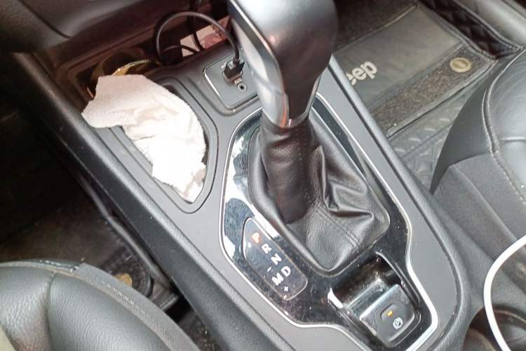 Used Jeep Cherokee 2019 2.0T Two-Wheel Drive Smart Enjoyment Version China VI Gear Lever
