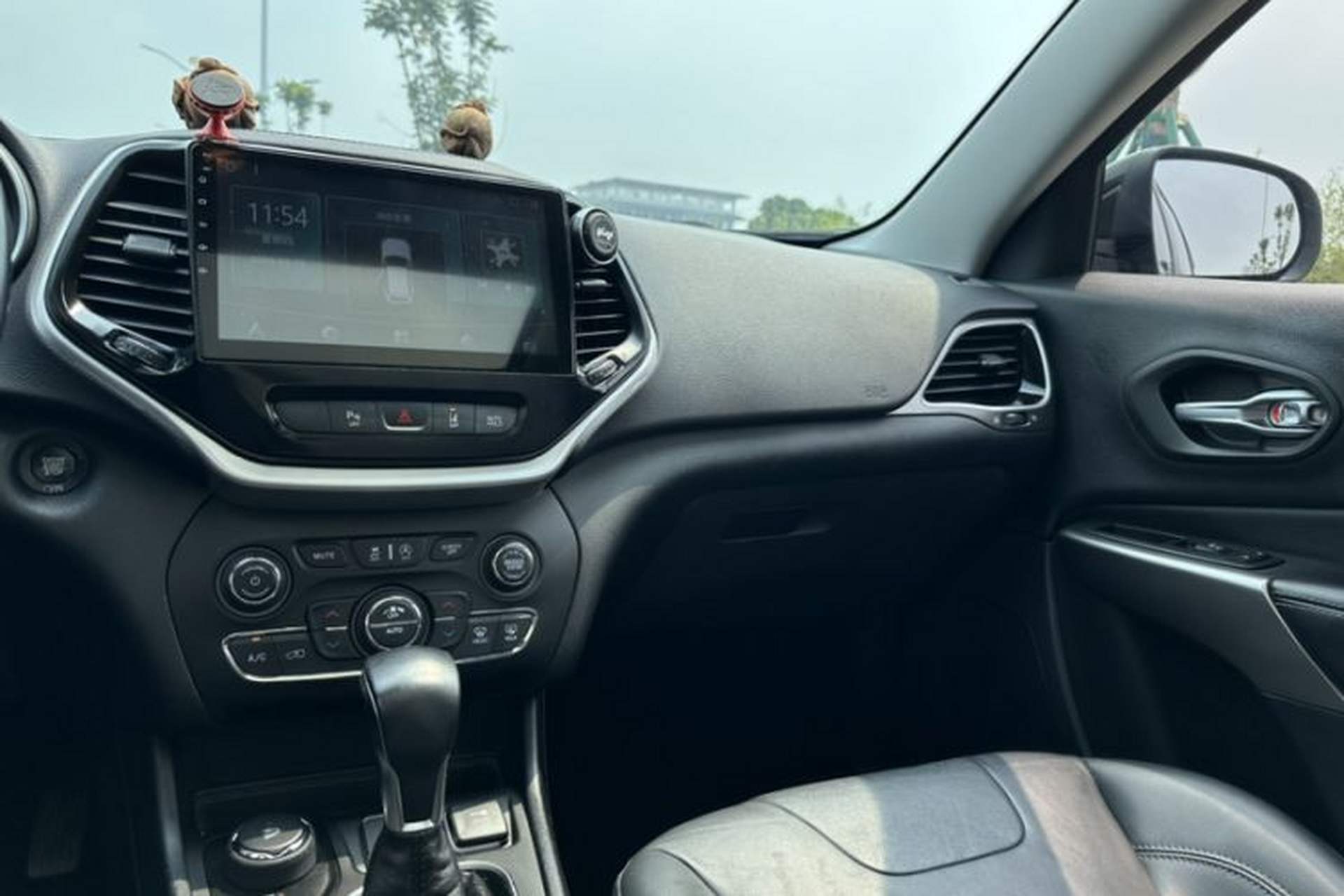 Used Jeep Cherokee 2019 2.0T Four-Wheel Drive Explorer Edition China V Gear Lever