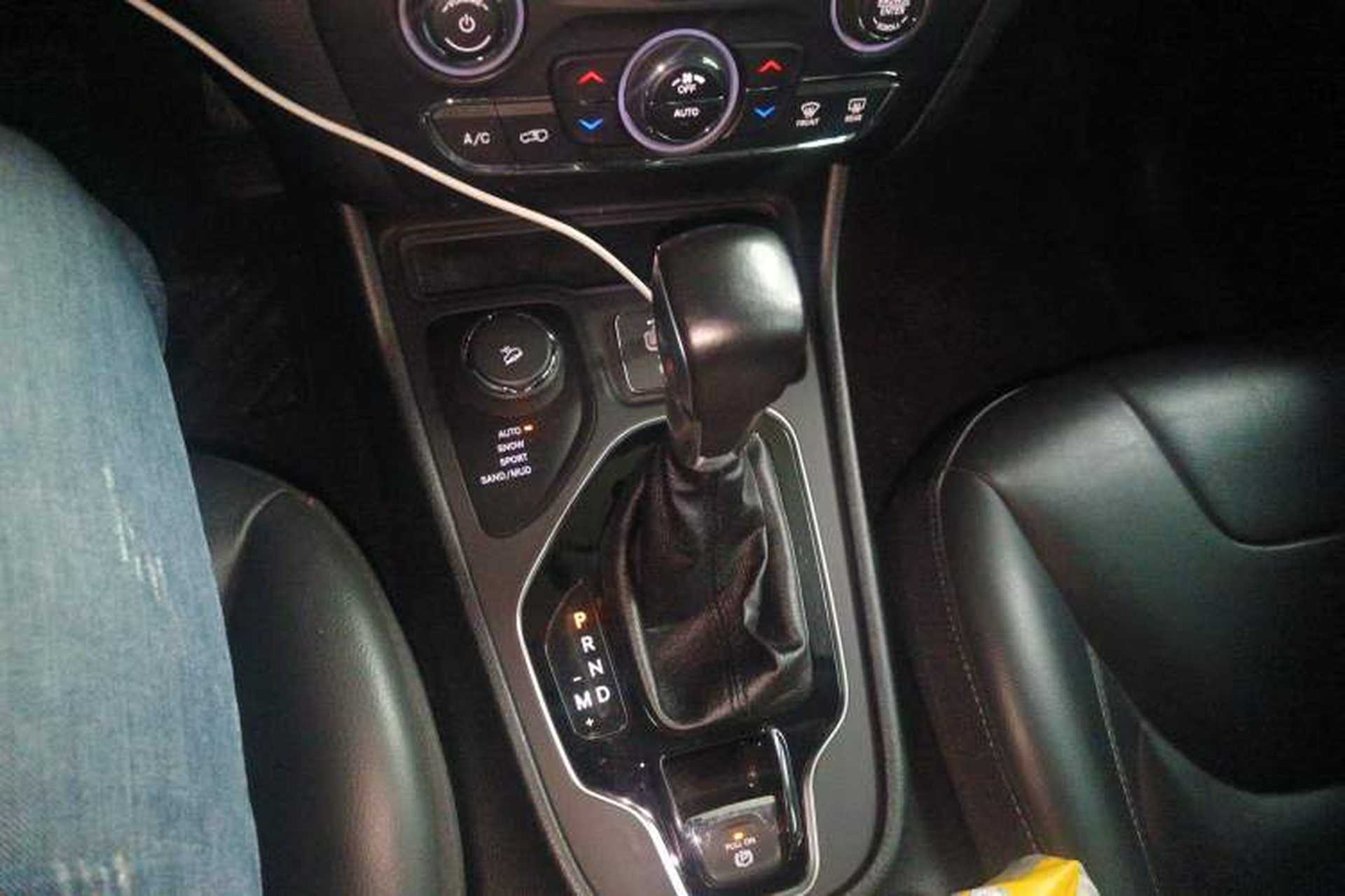 Used Jeep Cherokee 2019 2.0T Four-Wheel Drive Explorer Edition China VI Emission Standard Gear Lever