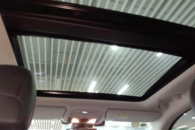 Used Jeep Cherokee 2019 2.0T Four-Wheel Drive Explorer Edition China V Headliner