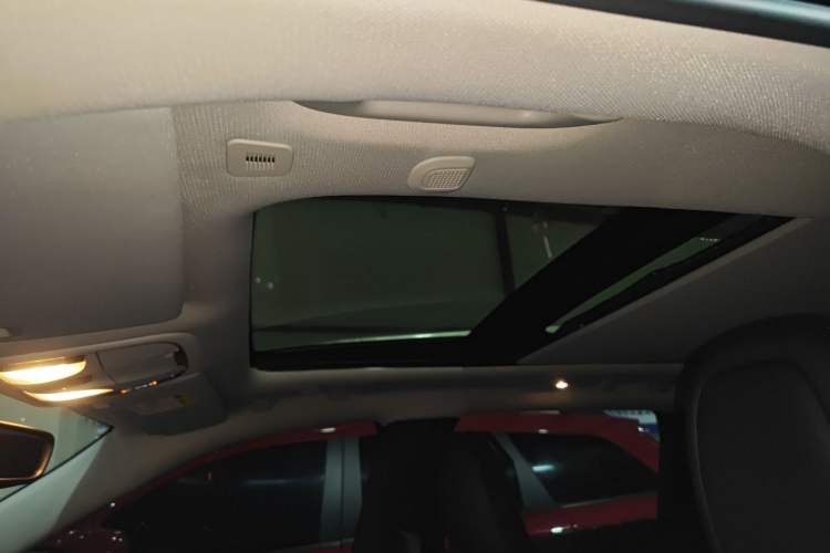 Used Jeep Cherokee 2019 2.0T Two-Wheel Drive Smart Enjoyment Version China VI Headliner