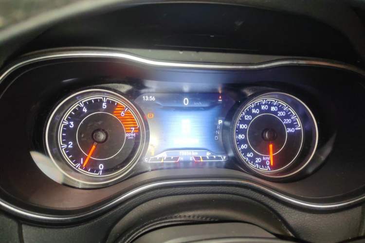Used Jeep Cherokee 2019 2.0T Two-Wheel Drive Smart Enjoyment Version China VI Instrument Cluster