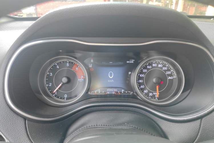 Used Jeep Cherokee 2019 2.0T Four-Wheel Drive Explorer Edition + Autonomous Driving Smart Package China VI Instrument Cluster