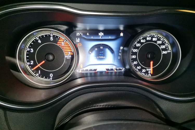Used Jeep Cherokee 2019 2.0T Four-Wheel Drive Explorer Edition China V Instrument Cluster