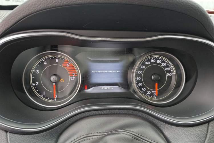 Used Jeep Cherokee 2019 2.0T Two-Wheel Drive Smart Enjoyment Version China V Instrument Cluster