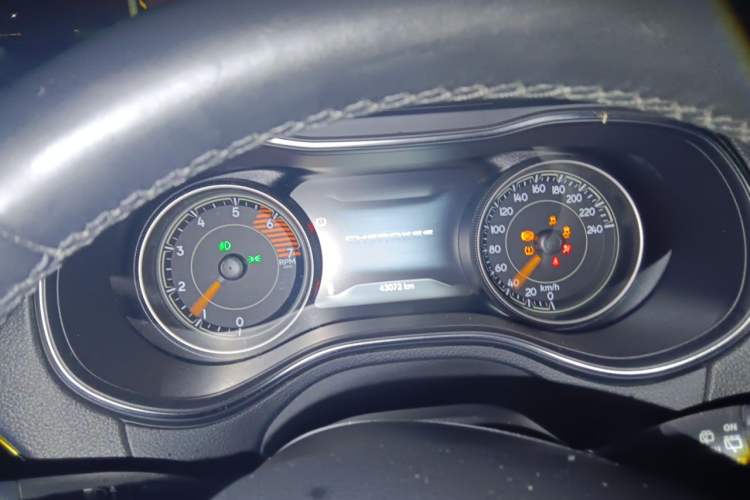 Used Jeep Cherokee 2019 2.0L Two-Wheel Drive Premium Edition China V Emission Standard Instrument Cluster