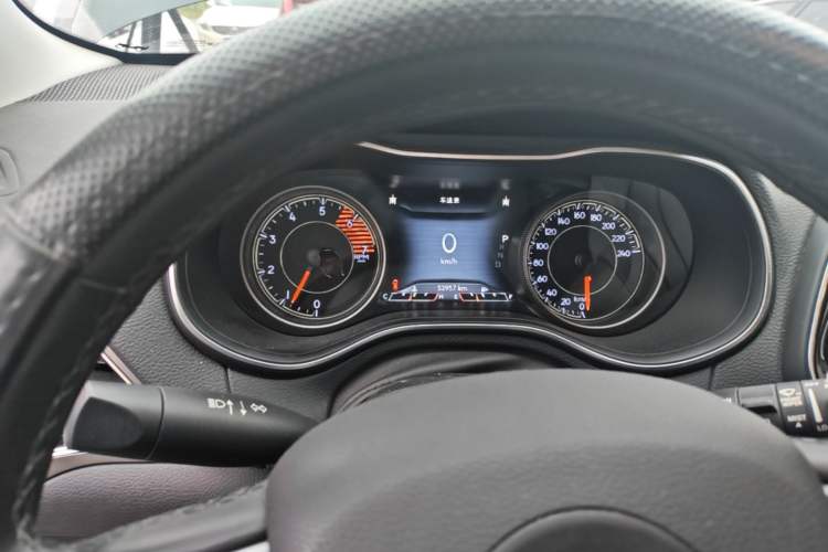Used Jeep Cherokee 2019 2.0T Four-Wheel Drive Explorer Edition China VI Emission Standard Instrument Cluster