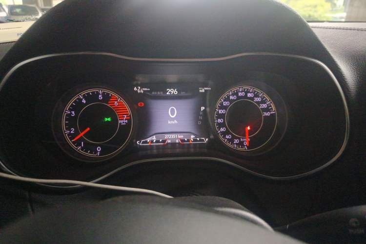 Used Jeep Cherokee 2019 2.0T Four-Wheel Drive Explorer Edition China VI Emission Standard Instrument Cluster