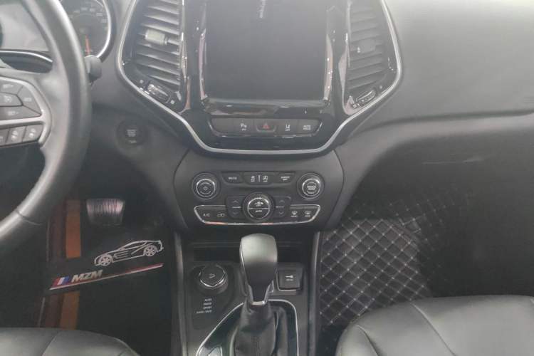 Used Jeep Cherokee 2019 2.0T Four-Wheel Drive Exploration Edition + Autonomous Driving Smart Package China V Interior 2