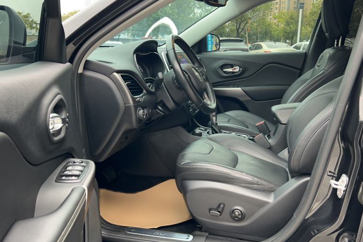 Used Jeep Cherokee 2019 2.0T All-Wheel Drive Versatile Edition China V Interior 2