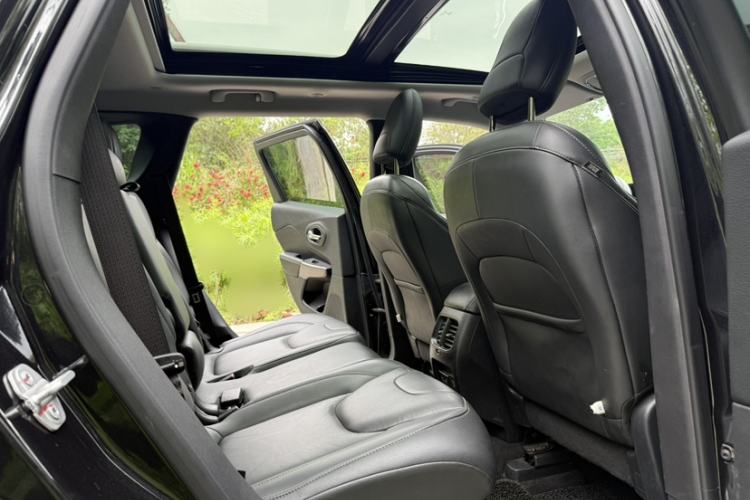 Used Jeep Cherokee 2019 2.0T Four-Wheel Drive Explorer Edition China V Interior 3