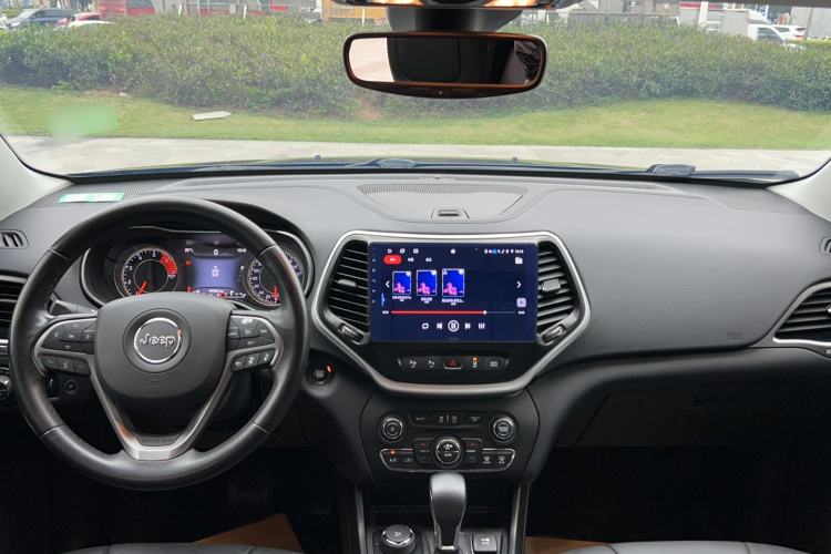 Used Jeep Cherokee 2019 2.0T All-Wheel Drive Versatile Edition China V Interior 3