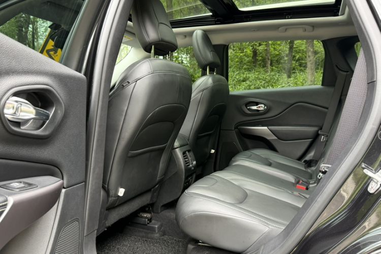 Used Jeep Cherokee 2019 2.0T Four-Wheel Drive Explorer Edition China V Interior 5