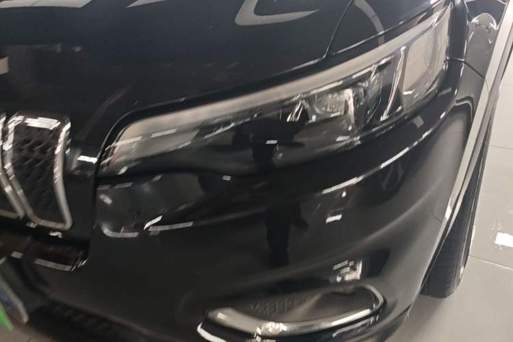 Used Jeep Cherokee 2019 2.0T Four-Wheel Drive Explorer Edition China V Left Front Headlight