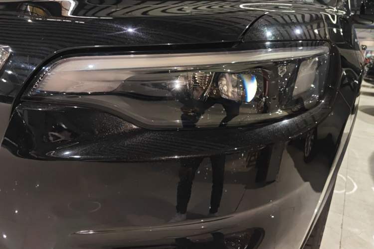 Used Jeep Cherokee 2019 2.0T Two-Wheel Drive Smart Enjoyment Version China VI Left Front Headlight