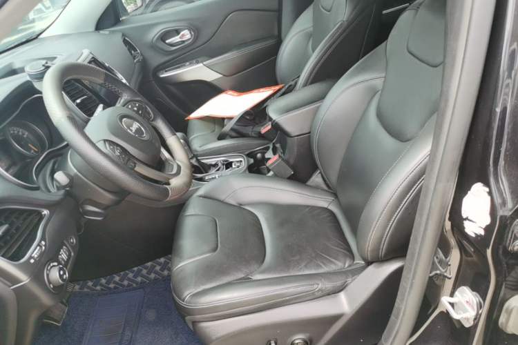 Used Jeep Cherokee 2019 2.0T 2WD Enjoyment Edition China V Left Front Seat