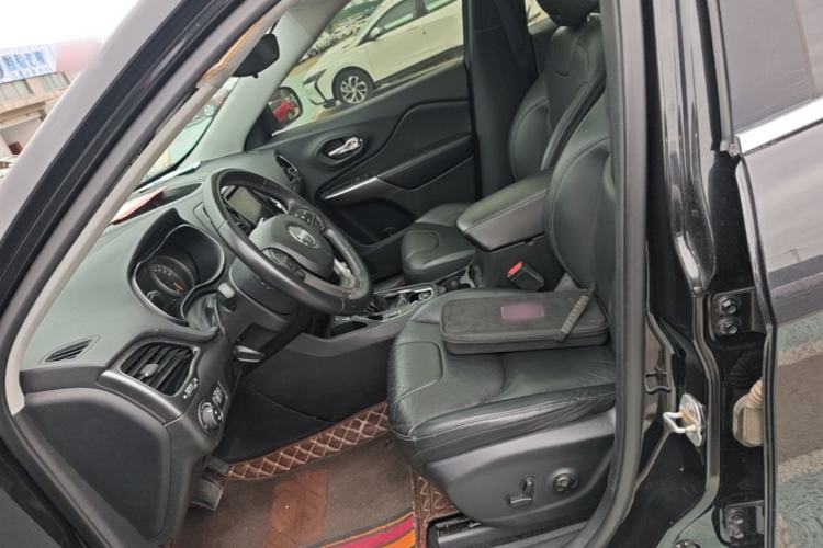 Used Jeep Cherokee 2019 2.0T Two-Wheel Drive Smart Enjoyment Version China V Left Front Seat