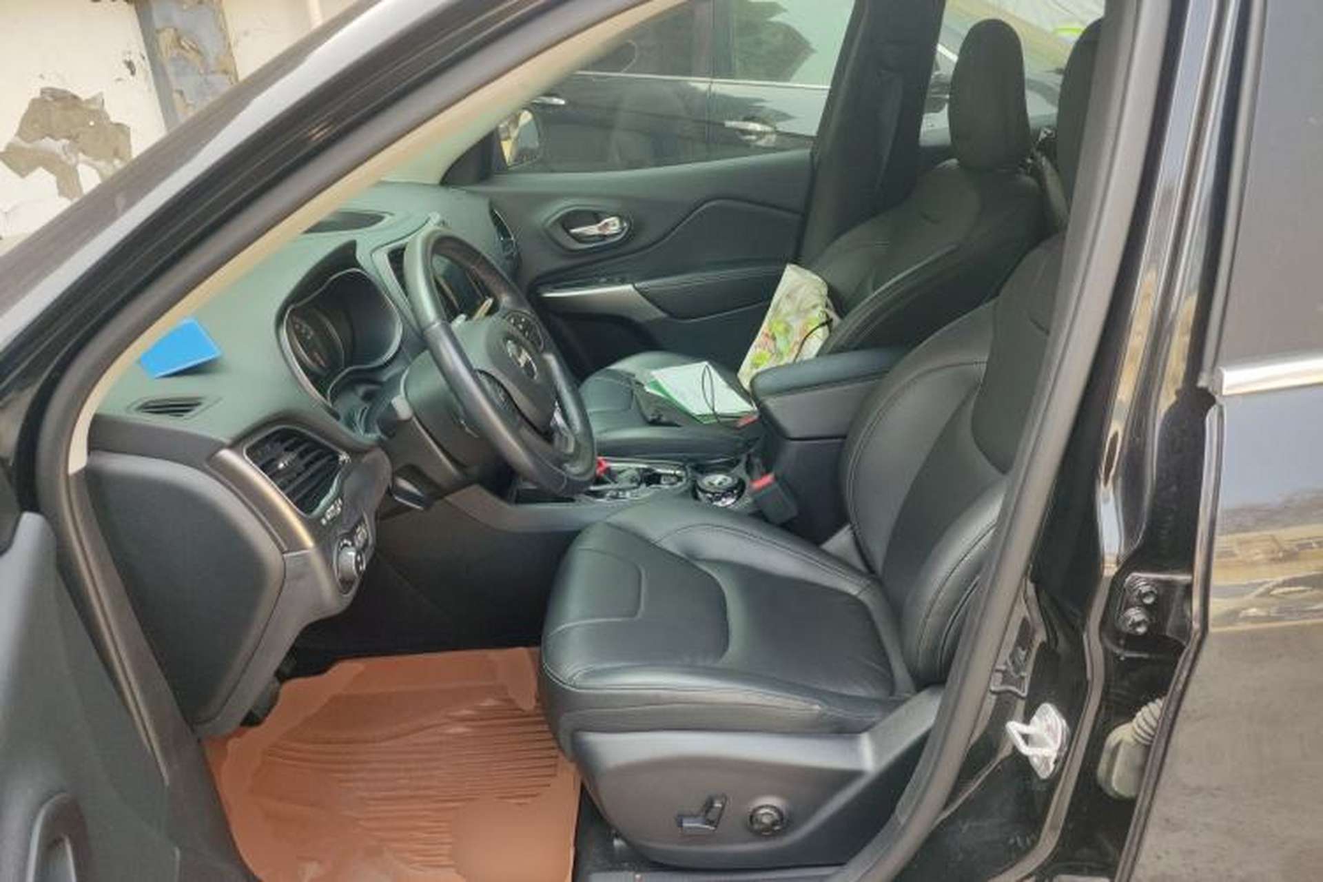 Used Jeep Cherokee 2019 2.0T Two-Wheel Drive Smart Enjoyment Version China VI Left Front Seat