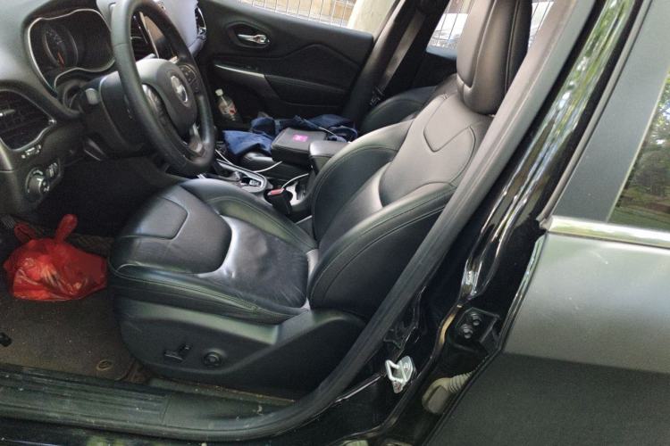 Used Jeep Cherokee 2019 2.0T Two-Wheel Drive Smart Enjoyment Version China VI Left Front Seat