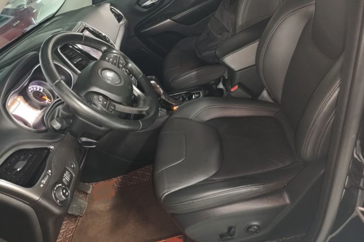 Used Jeep Cherokee 2019 2.0T Four-Wheel Drive Explorer Edition China V Left Front Seat