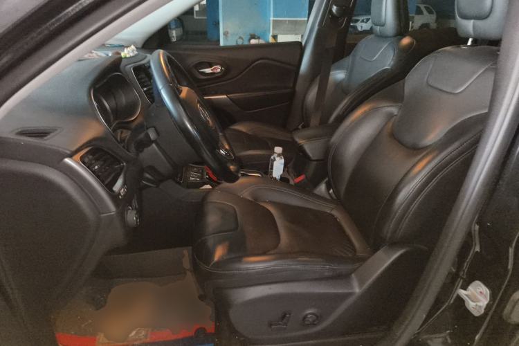 Used Jeep Cherokee 2019 2.0T Two-Wheel Drive Smart Enjoyment Version China V Left Front Seat
