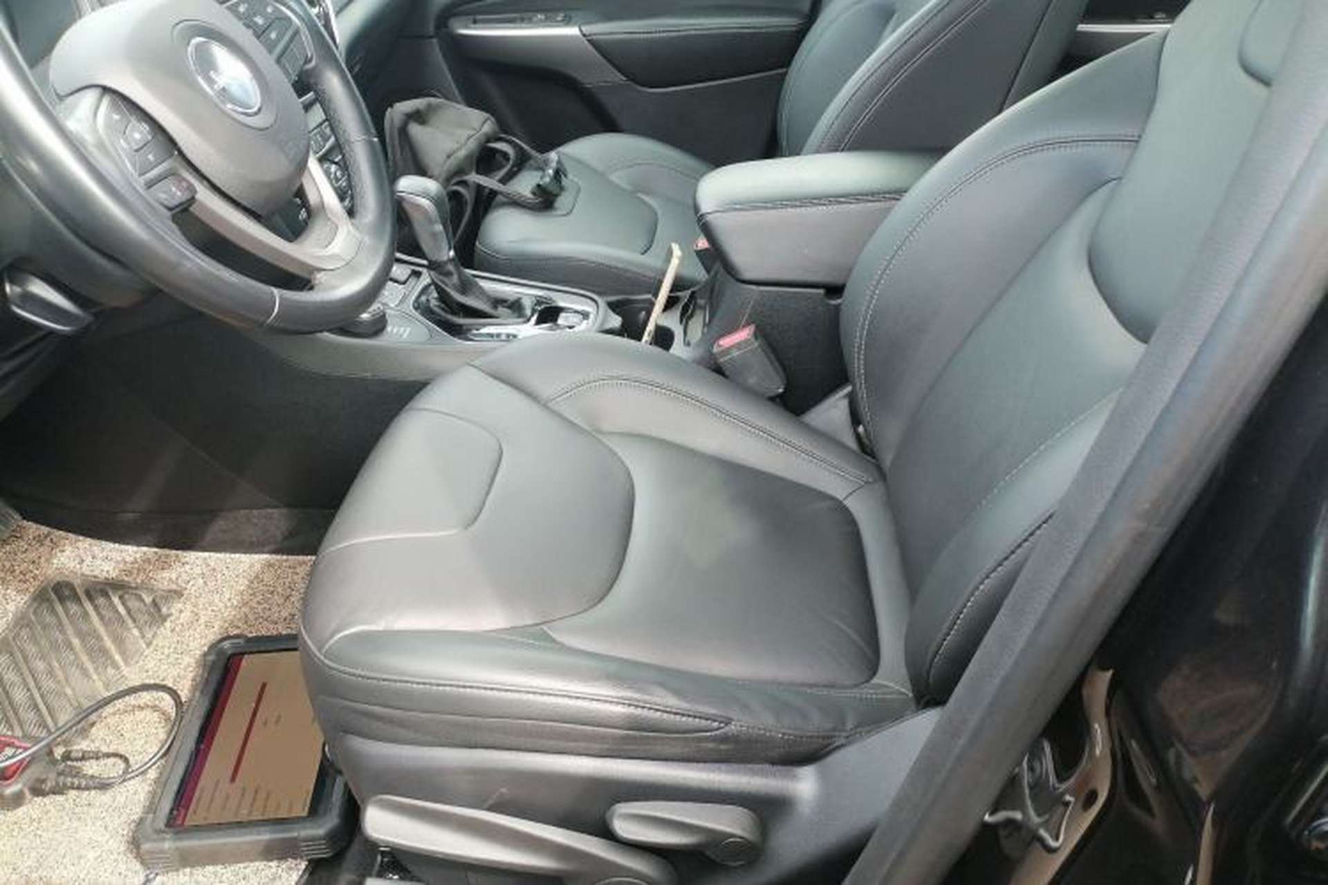 Used Jeep Cherokee 2019 2.0T Four-Wheel Drive Exclusive Edition China V Left Front Seat
