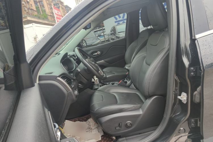 Used Jeep Cherokee 2019 2.0T Two-Wheel Drive Smart Enjoyment Version China V Left Front Seat
