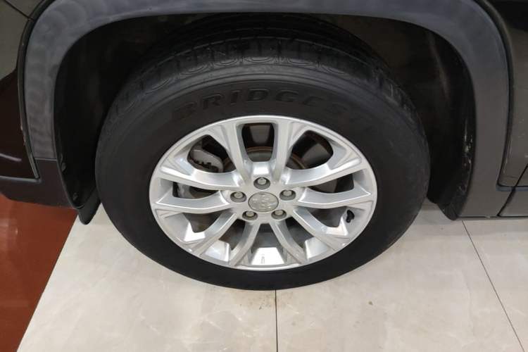 Used Jeep Cherokee 2019 2.0T Two-Wheel Drive Smart Enjoyment Version China VI Left Front Wheel Hub