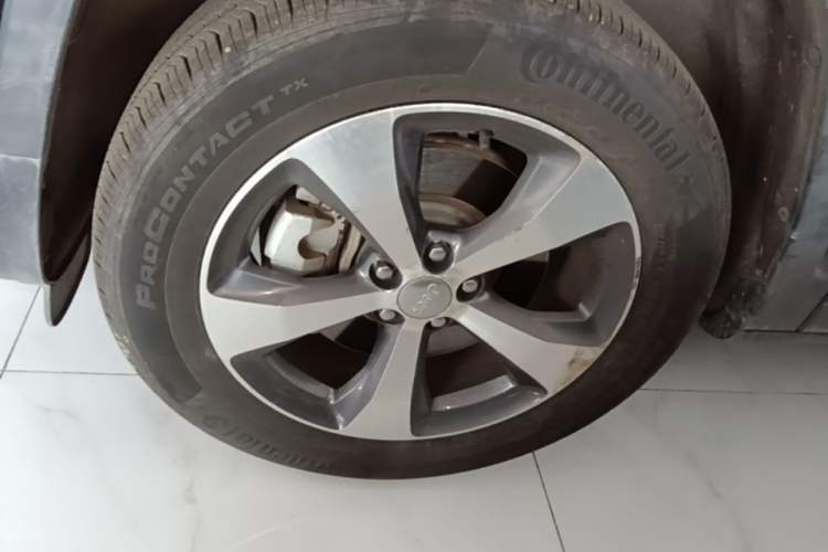 Used Jeep Cherokee 2019 2.0T Four-Wheel Drive Explorer Edition China V Left Front Wheel Hub