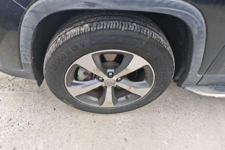 Used Jeep Cherokee 2019 2.0T Four-Wheel Drive Explorer Edition China VI Emission Standard Left Front Wheel Hub