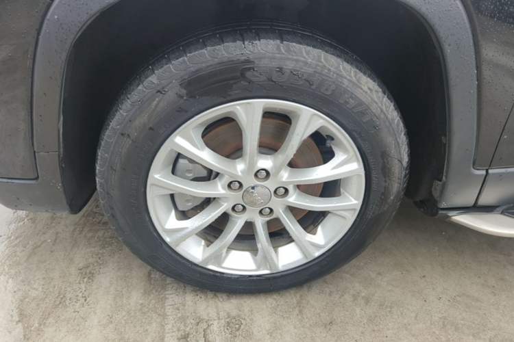 Used Jeep Cherokee 2019 2.0T Two-Wheel Drive Smart Enjoyment Version China V Left Front Wheel Hub