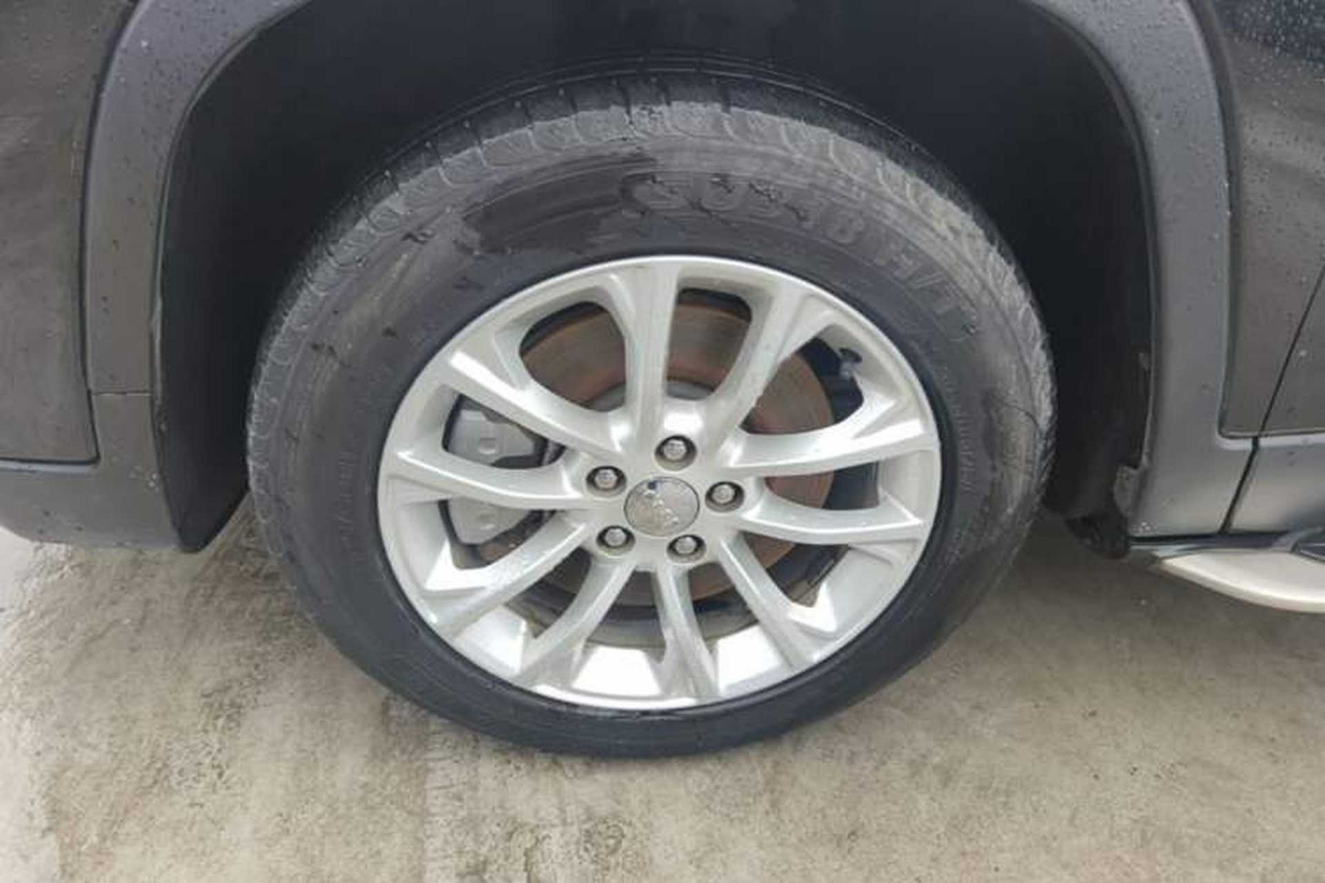Used Jeep Cherokee 2019 2.0T Two-Wheel Drive Smart Enjoyment Version China V Left Front Wheel Hub