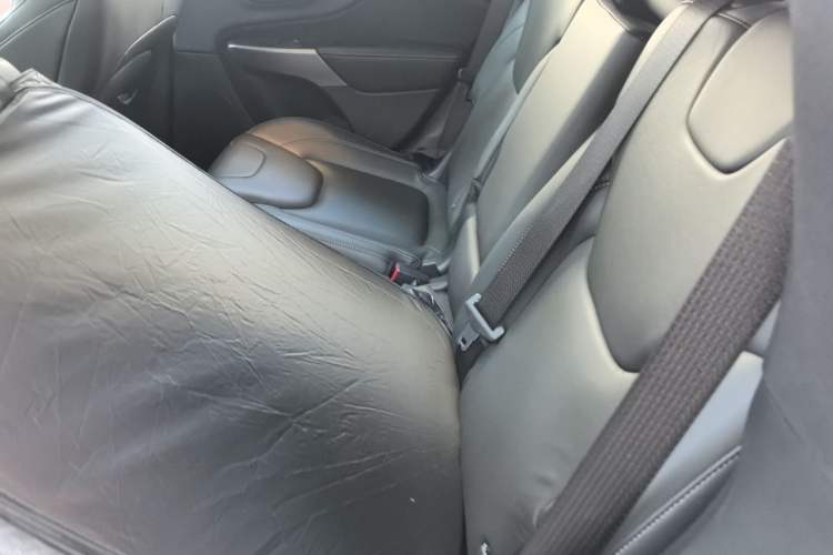 Used Jeep Cherokee 2019 2.0T Two-Wheel Drive Smart Enjoyment Version China VI Left Rear Seat