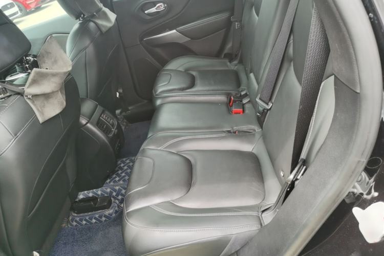 Used Jeep Cherokee 2019 2.0T 2WD Enjoyment Edition China V Left Rear Seat