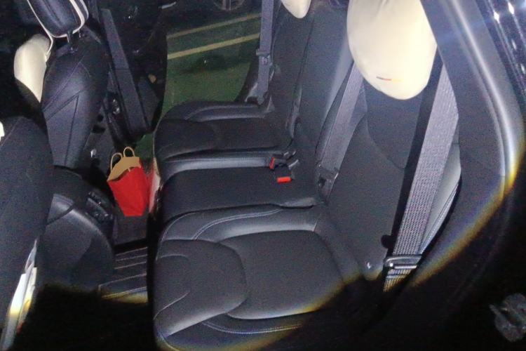 Used Jeep Cherokee 2019 2.0L Two-Wheel Drive Premium Edition China V Emission Standard Left Rear Seat