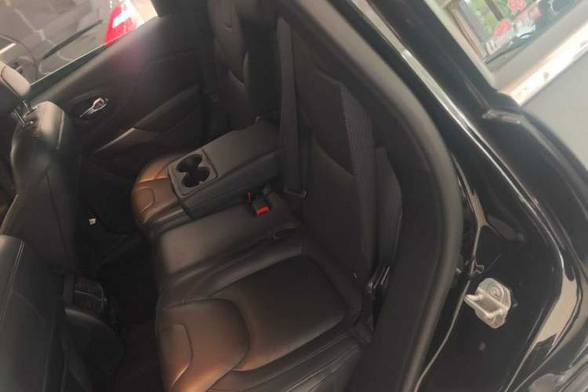 Used Jeep Cherokee 2019 2.0T Four-Wheel Drive Explorer Edition China V Left Rear Seat