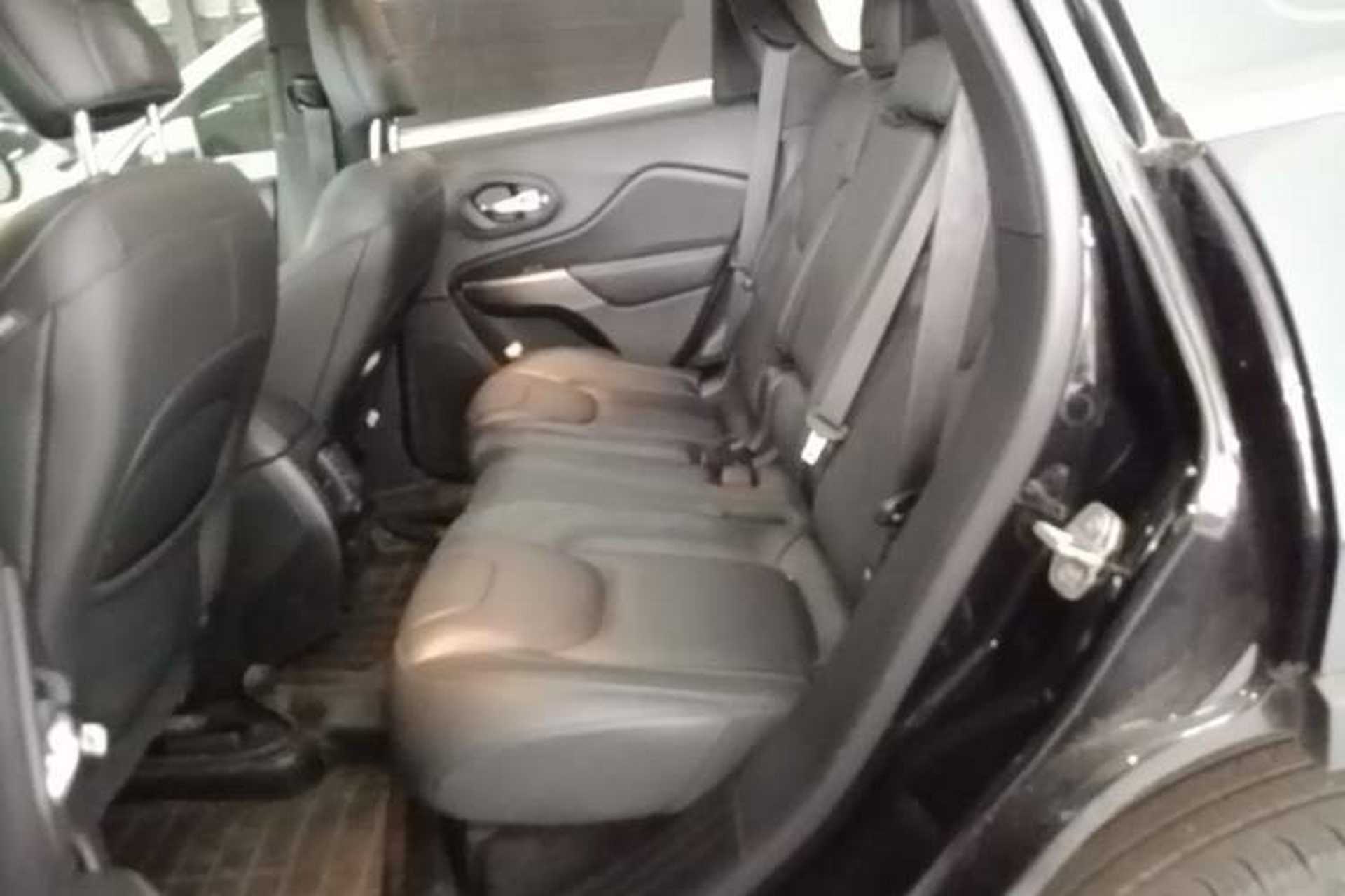Used Jeep Cherokee 2019 2.0T Four-Wheel Drive Explorer Edition China V Left Rear Seat