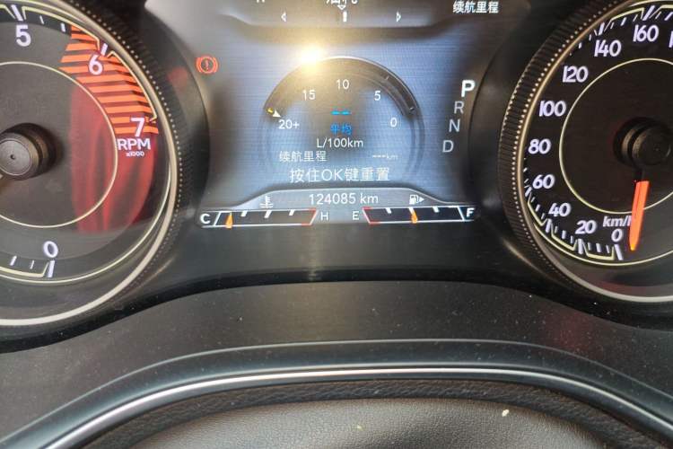 Used Jeep Cherokee 2019 2.0T Four-Wheel Drive Explorer Edition China V Odometer Close Up