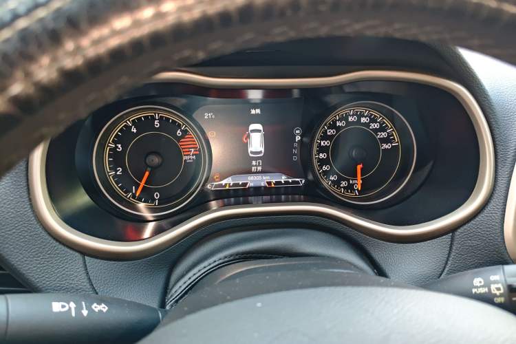 Used Jeep Cherokee 2019 2.0L 2WD Premium Edition China VI Odometer Close Up