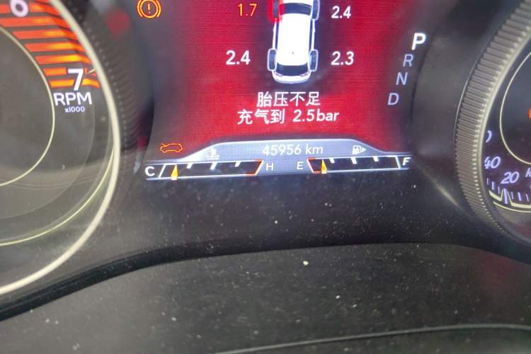 Used Jeep Cherokee 2019 2.0T Four-Wheel Drive Exploration Edition + Autonomous Driving Smart Package China V Odometer Close Up