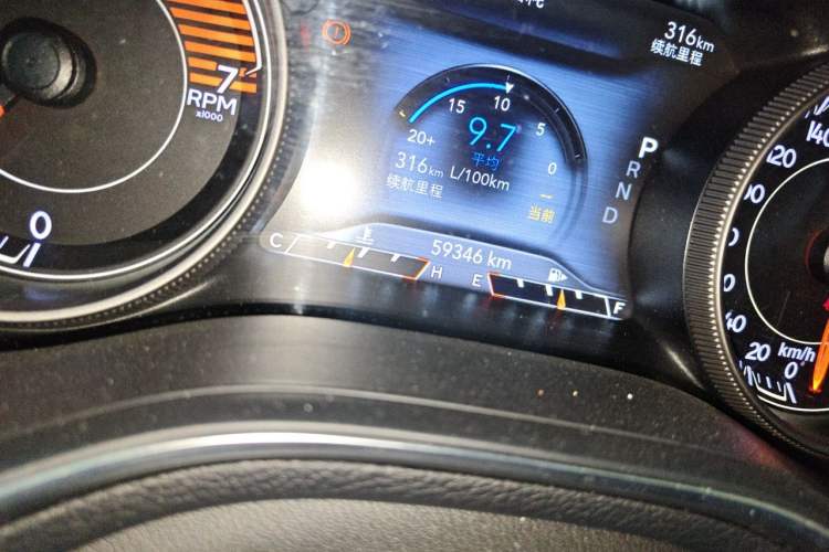 Used Jeep Cherokee 2019 2.0T Two-Wheel Drive Smart Enjoyment Version China VI Odometer Close Up