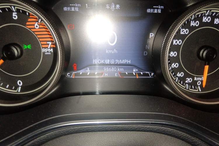 Used Jeep Cherokee 2019 2.0T Four-Wheel Drive Explorer Edition China V Odometer Close Up
