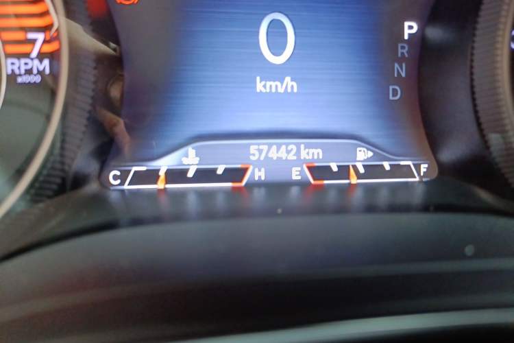 Used Jeep Cherokee 2019 2.0T Two-Wheel Drive Smart Enjoyment Version China VI Odometer Close Up