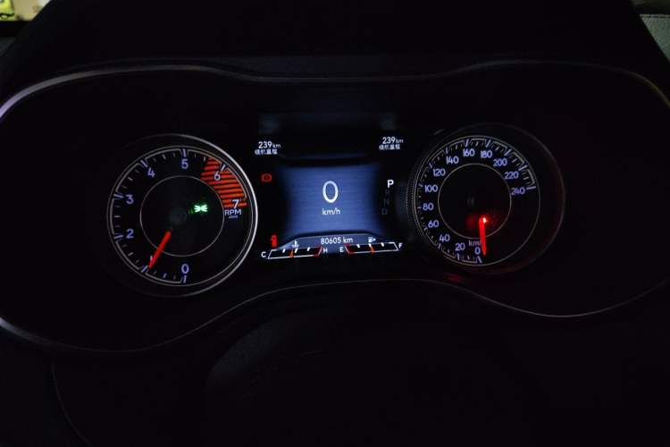 Used Jeep Cherokee 2019 2.0T Two-Wheel Drive Smart Enjoyment Version China VI Odometer Close Up