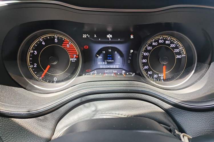 Used Jeep Cherokee 2019 2.0T Two-Wheel Drive Smart Enjoyment Version China VI Odometer Close Up