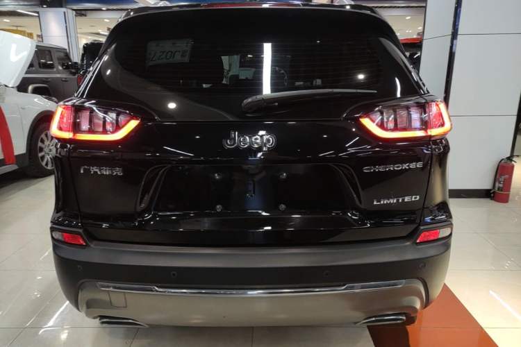 Used Jeep Cherokee 2019 2.0T Two-Wheel Drive Smart Enjoyment Version China VI Rear